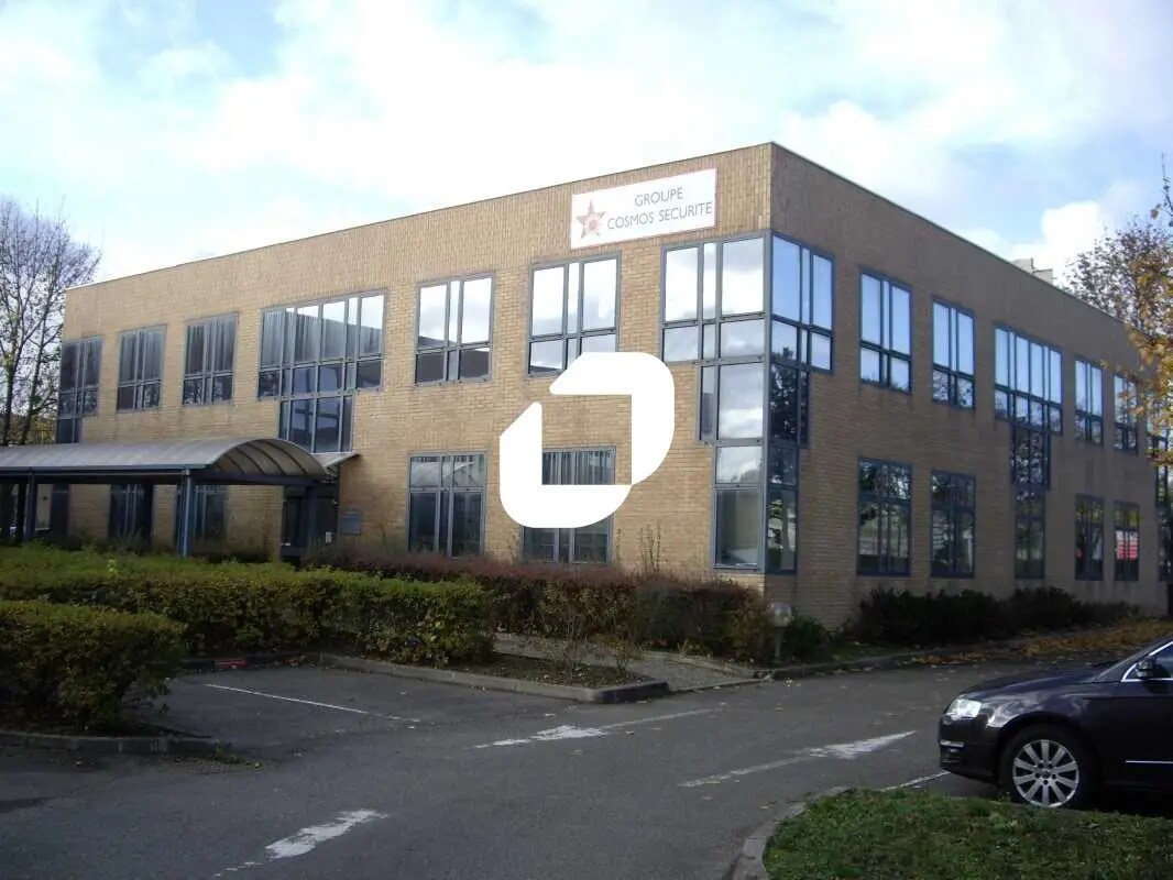 Local d'activités dans Montigny-le-Bretonneux à vendre Photo de l’immeuble– Image 1 sur 9