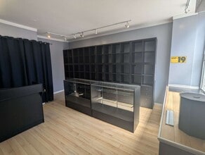 32 Montreal St, Kingston, ON à louer Photo intérieure– Image 1 sur 7