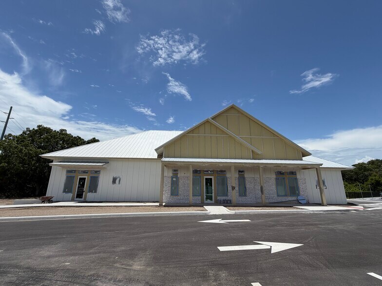 6642 Big Bend Rd, Gibsonton, FL à louer - Photo de l’immeuble – Image 2 sur 12