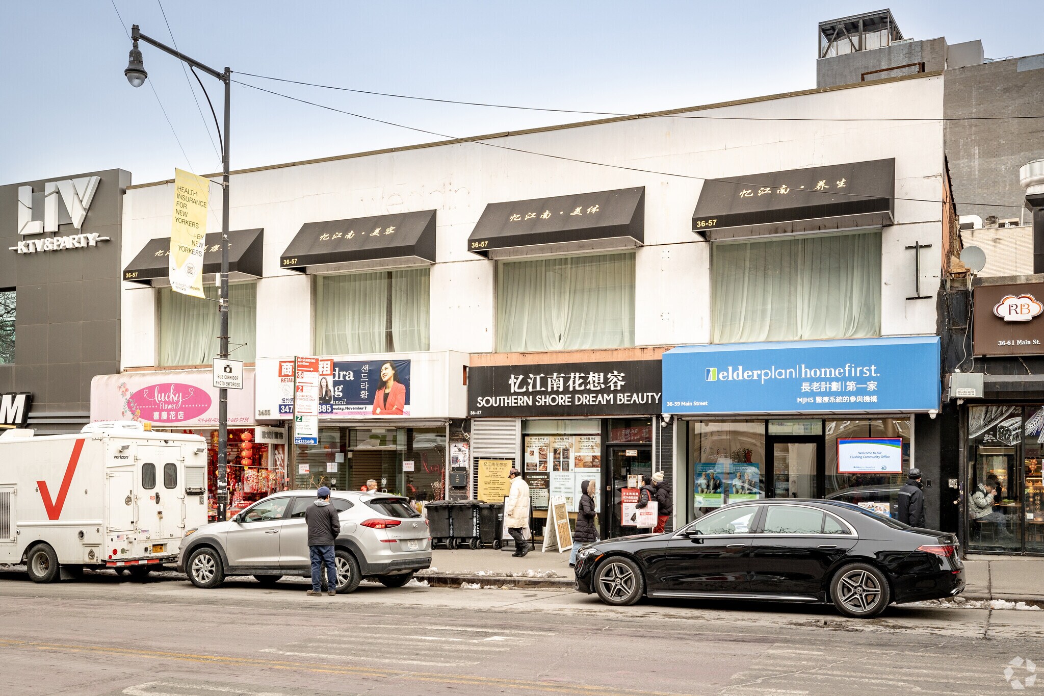 3653-3669 Main St, Flushing, NY à louer Photo principale– Image 1 sur 12