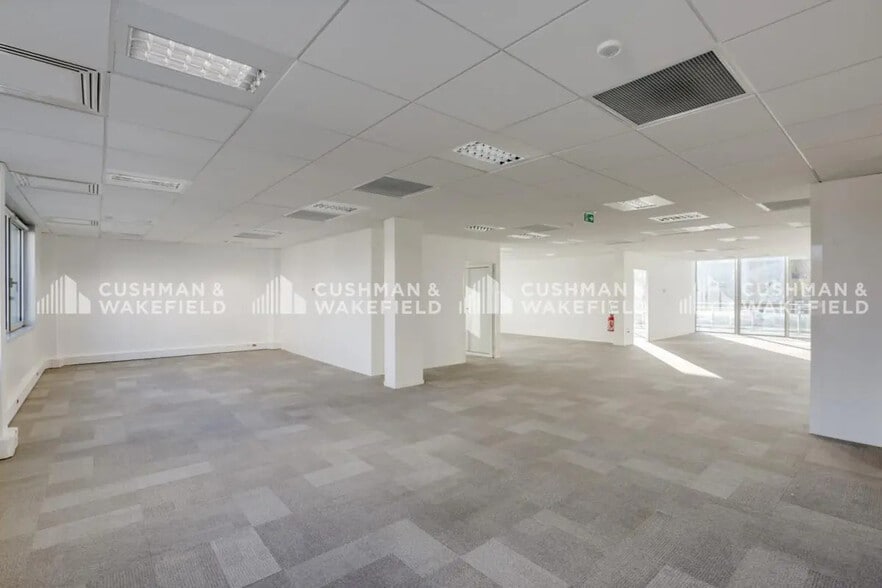 304 Route Nationale Six, Limonest à louer - Photo de l’immeuble – Image 3 sur 19