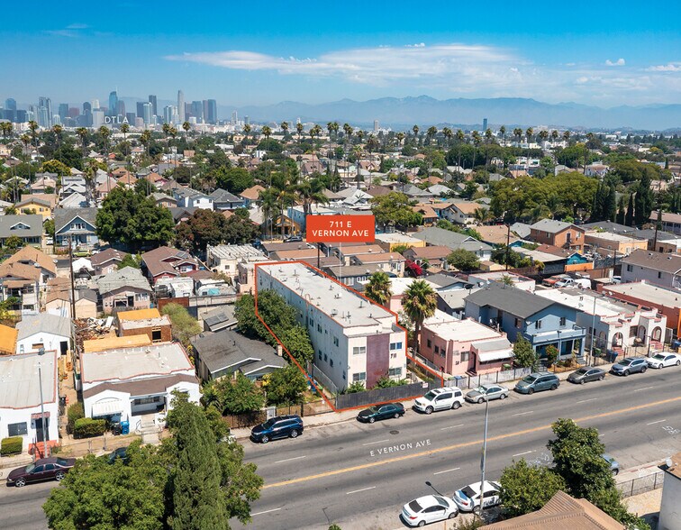 711 Vernon Ave, Los Angeles, CA à vendre - Photo de l’immeuble – Image 2 sur 12