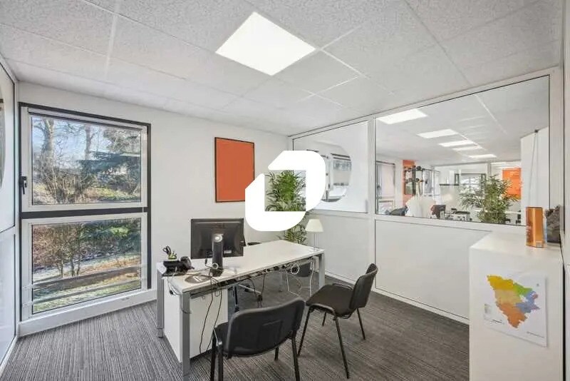 Bureau dans Montigny-le-Bretonneux à louer - Photo de l’immeuble – Image 2 sur 9