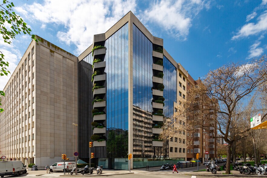 Bureau dans Barcelone, Barcelona à louer - Photo de l’immeuble – Image 2 sur 2