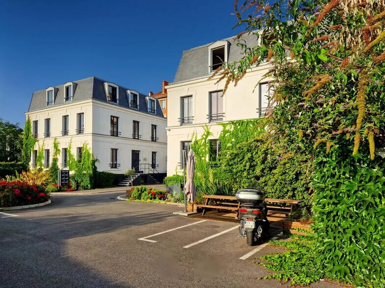 Bureau dans Ivry-sur-Seine à louer - Photo de l’immeuble – Image 1 sur 6