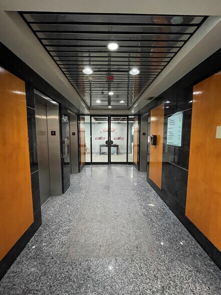 5975 Sunset Dr, Miami, FL à louer - Photo intérieure – Image 2 sur 2