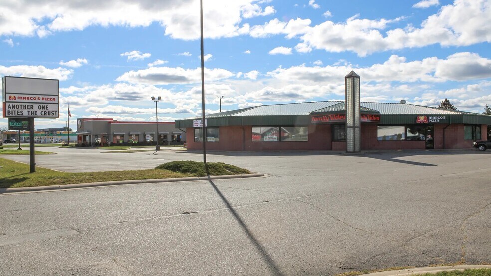 916 US Highway 31 S, Traverse City, MI à louer - Photo de l’immeuble – Image 3 sur 5