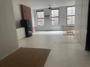 557 Leonard St, Brooklyn, NY à louer Photo intérieure– Image 1 sur 7