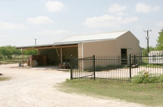 Plus de détails pour 4615 S Flores St, Elmendorf, TX - Industriel/Logistique à vendre