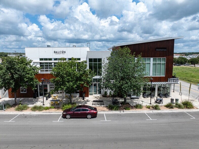 407 Stagecoach Trl, San Marcos, TX à louer - Photo de l’immeuble – Image 2 sur 8