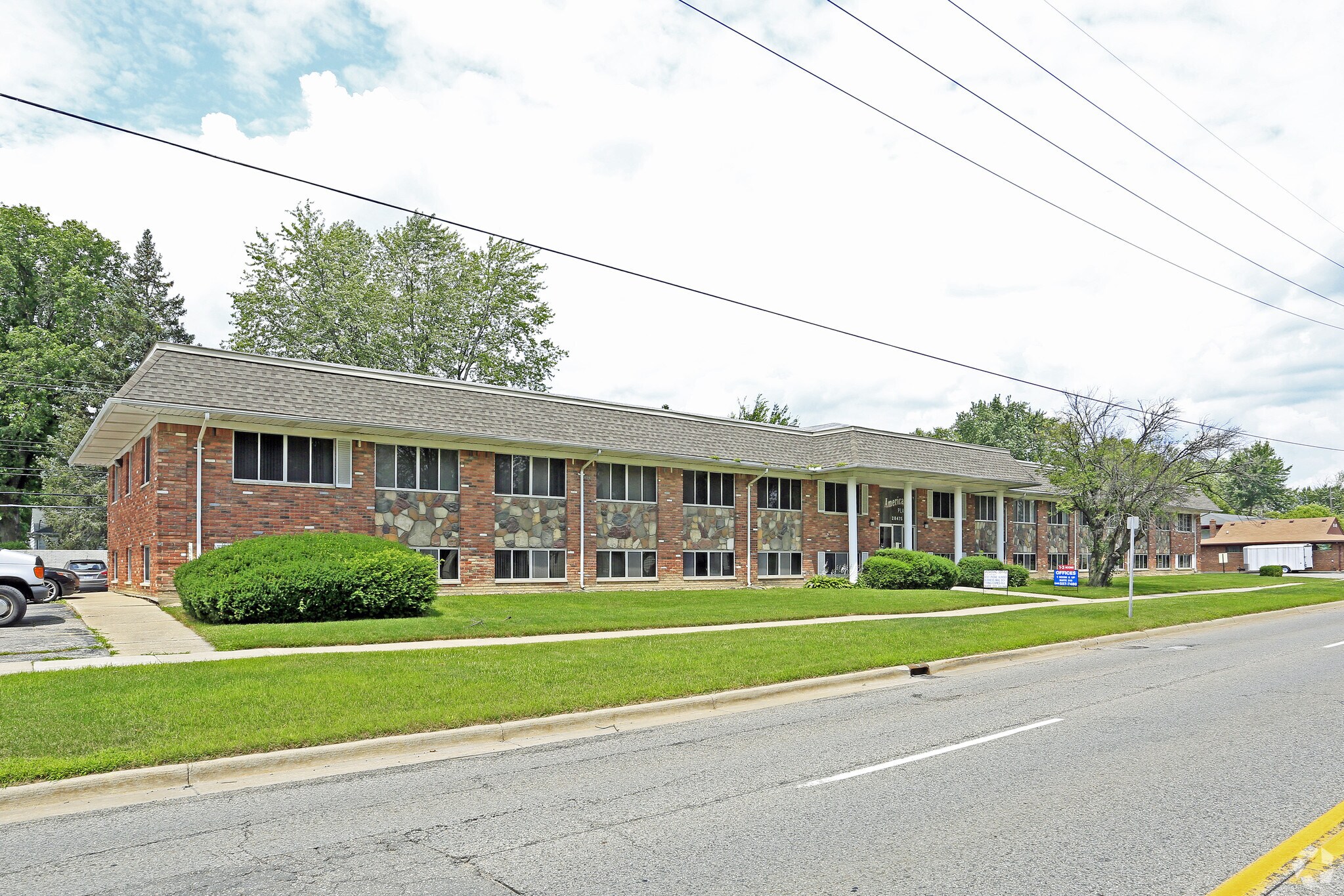 28475 Greenfield Rd, Southfield, MI à louer Photo principale– Image 1 sur 5
