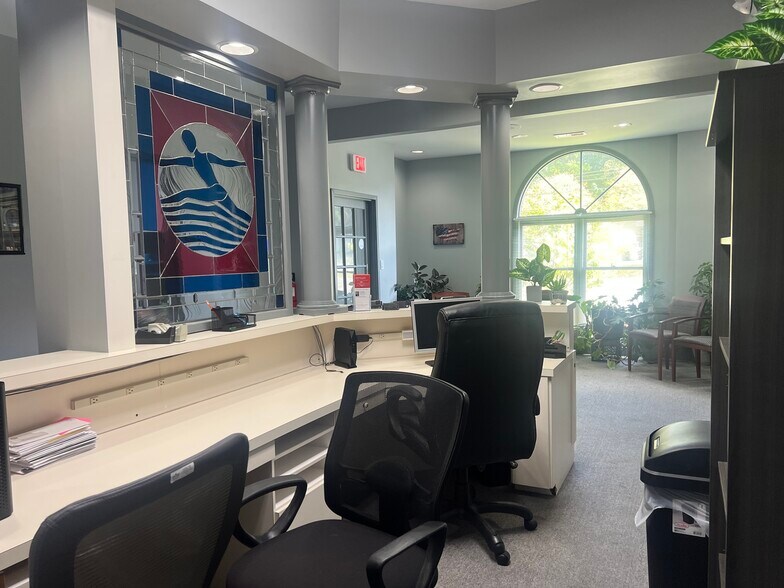 4533 Brambleton Ave, Roanoke, VA à vendre - Photo de l’immeuble – Image 3 sur 8