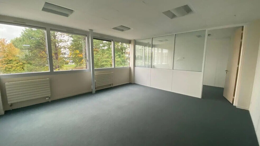 Bureau dans Cergy à louer - Photo de l’immeuble – Image 2 sur 3