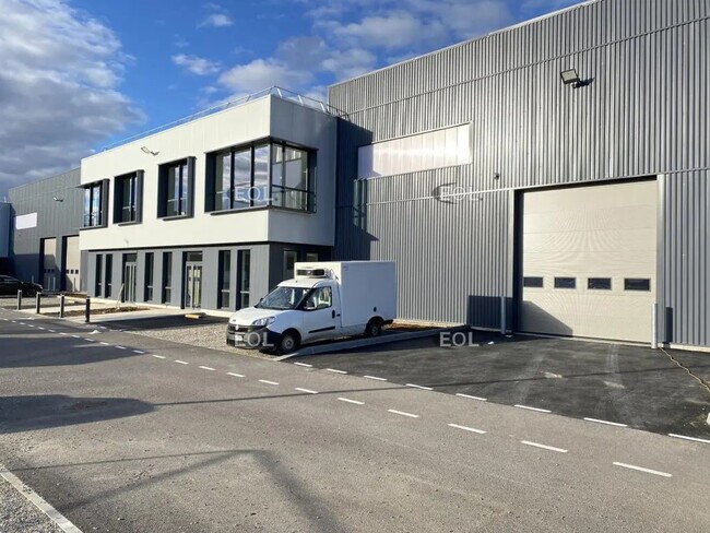 Plus de détails pour Local d'activités à louer