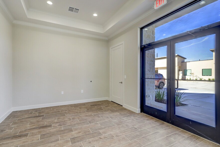 855 Rockmead Dr, Kingwood, TX à louer - Hall d’entrée – Image 2 sur 12