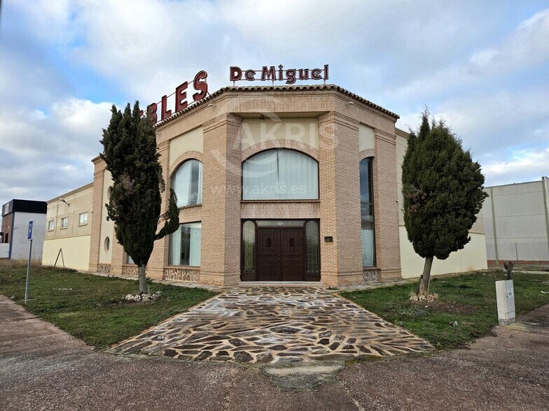 Local commercial dans Orgaz, Toledo à vendre - Photo de l’immeuble – Image 2 sur 26
