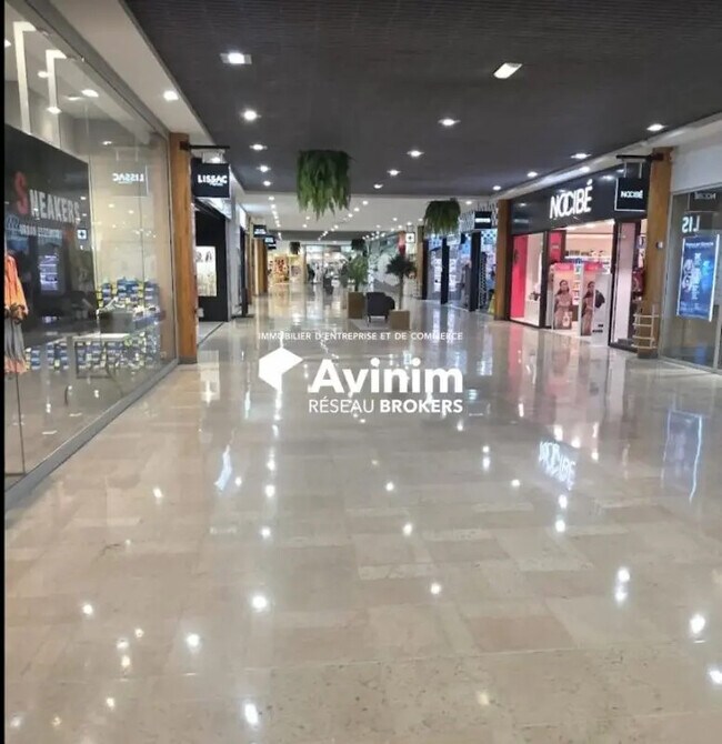 Plus de détails pour Local commercial à louer