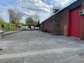 Unit 5 Deadbrook Lane, Aldershot à louer Photo de l’immeuble– Image 2 sur 4