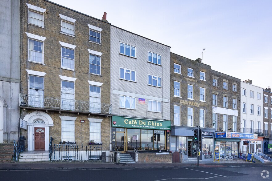 8 Marine Gdn, Margate à vendre - Photo principale – Image 1 sur 14