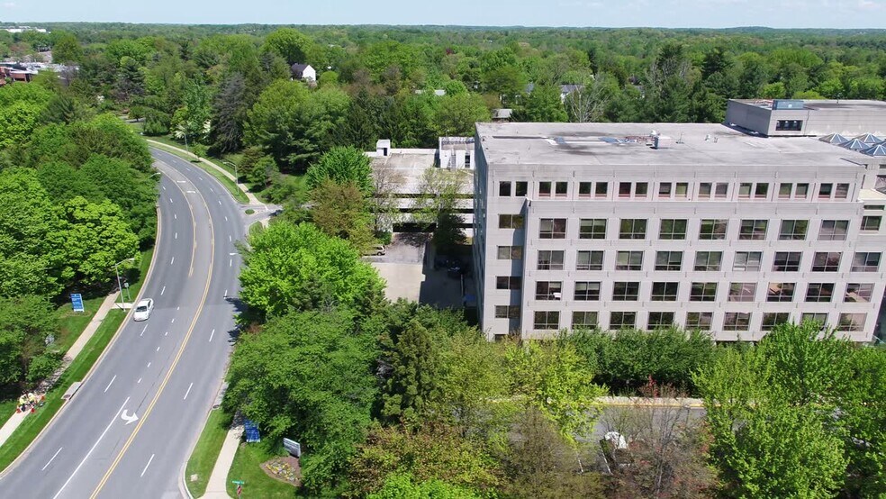 7361 Calhoun Pl, Rockville, MD à louer - Vidéo sur l’annonce professionnelle – Image 2 sur 8