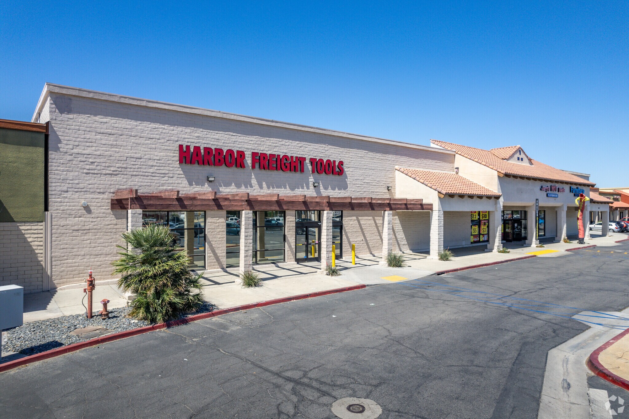 31833 Date Palm Dr, Cathedral City, CA à louer Photo principale– Image 1 sur 8