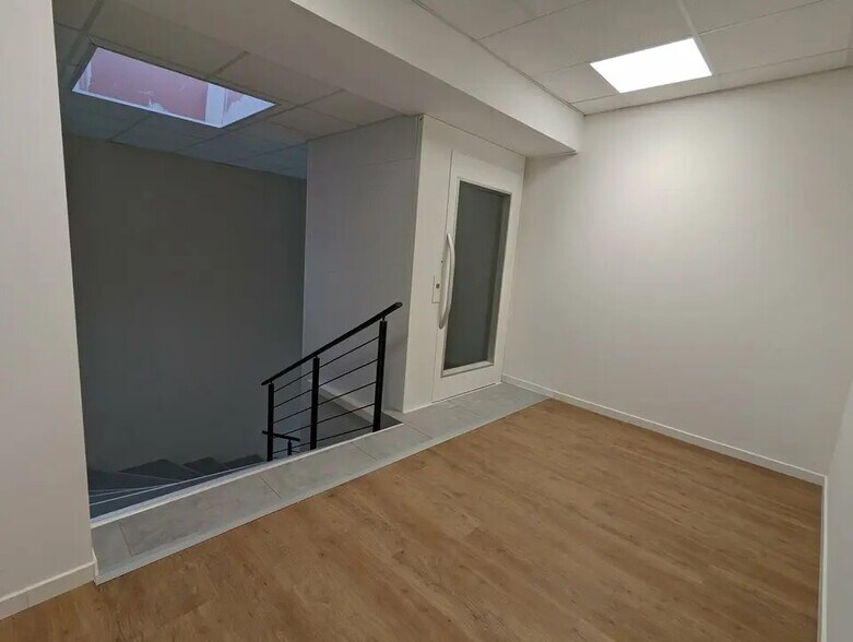 Bureau dans Val-de-Reuil à louer - Photo de l’immeuble – Image 2 sur 3