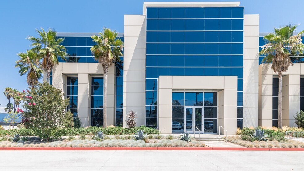 6100 Garfield Ave, Commerce, CA à louer - Photo de l’immeuble – Image 3 sur 8