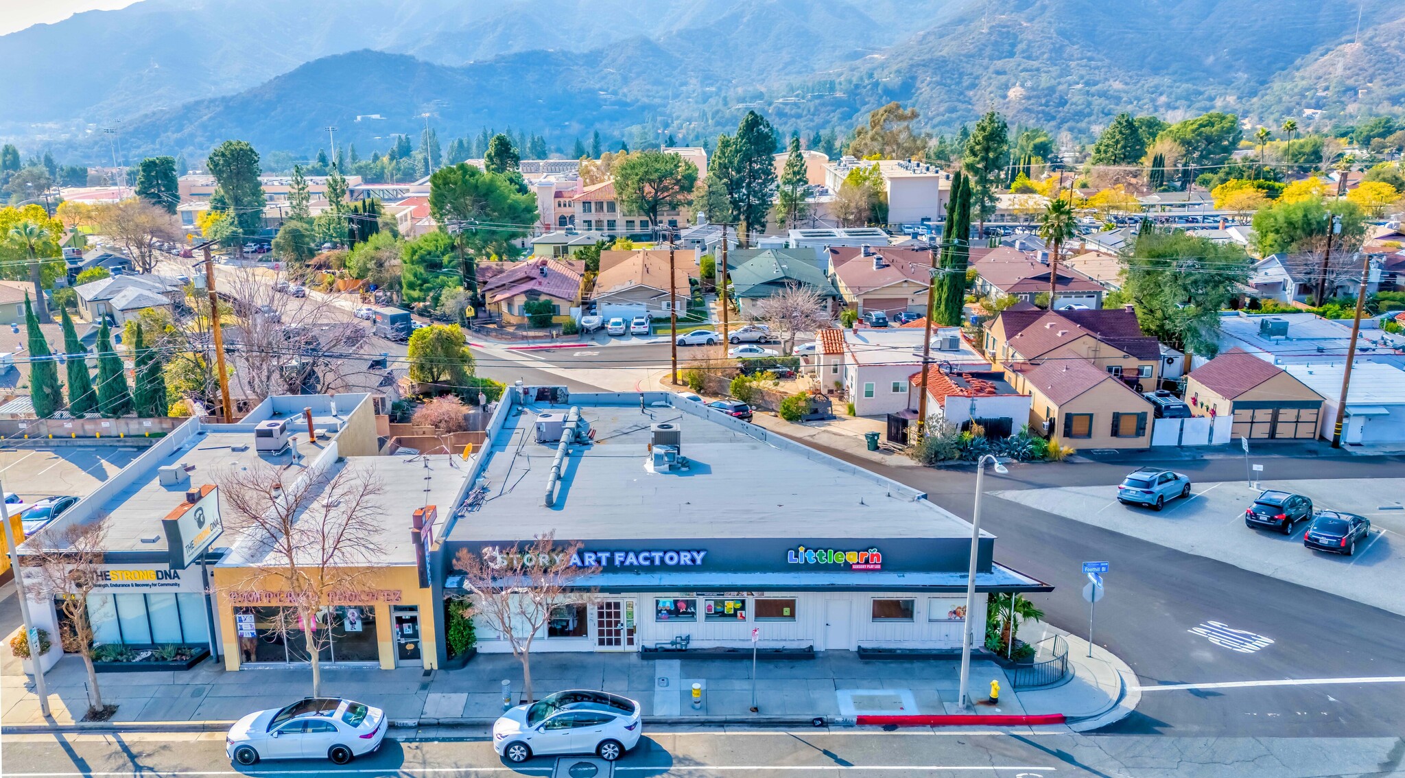 2870 Foothill Blvd, La Crescenta, CA à vendre Photo de l’immeuble– Image 1 sur 30