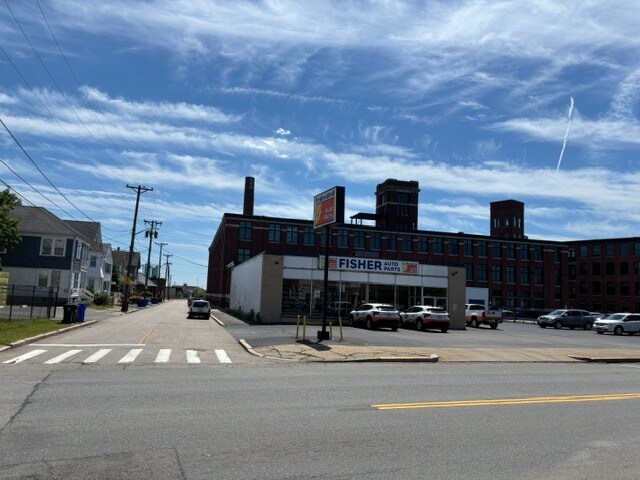 437 Central Ave, Pawtucket, RI à vendre - Photo de l’immeuble – Image 2 sur 4