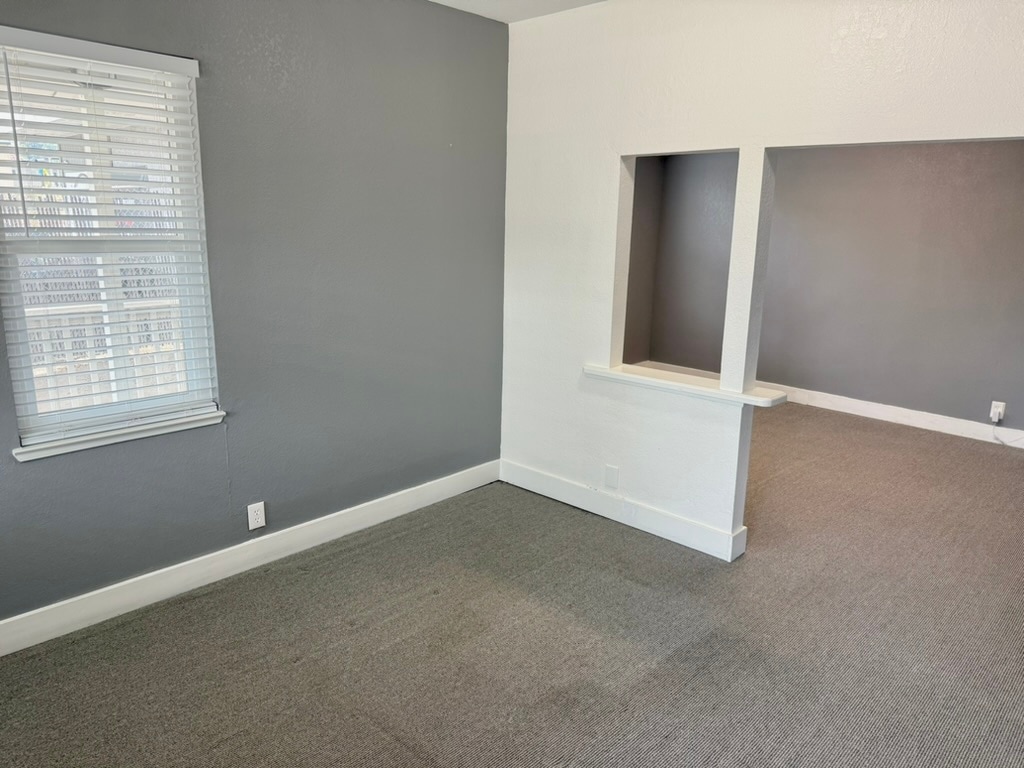 210 Grove St, Roseville, CA à louer Photo de l’immeuble– Image 1 sur 6