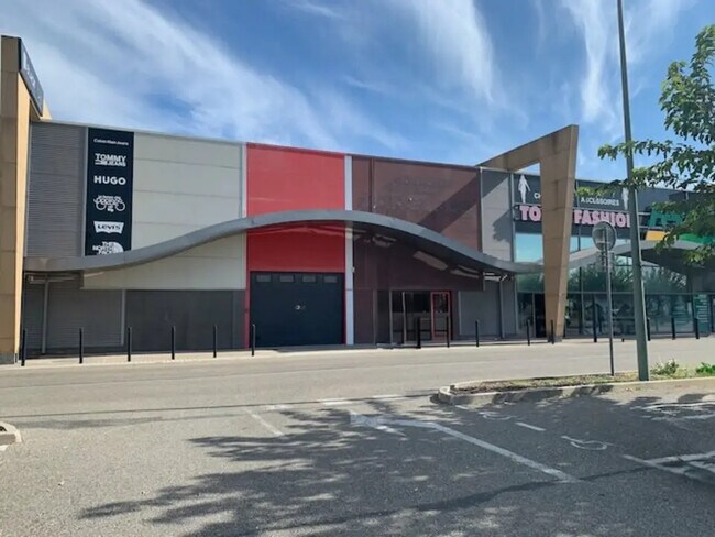 Plus de détails pour Local commercial à louer