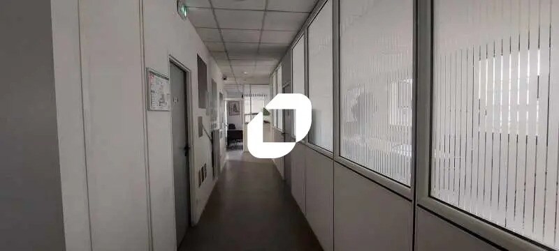 Bureau dans Saint-Denis à louer - Photo de l’immeuble – Image 3 sur 5