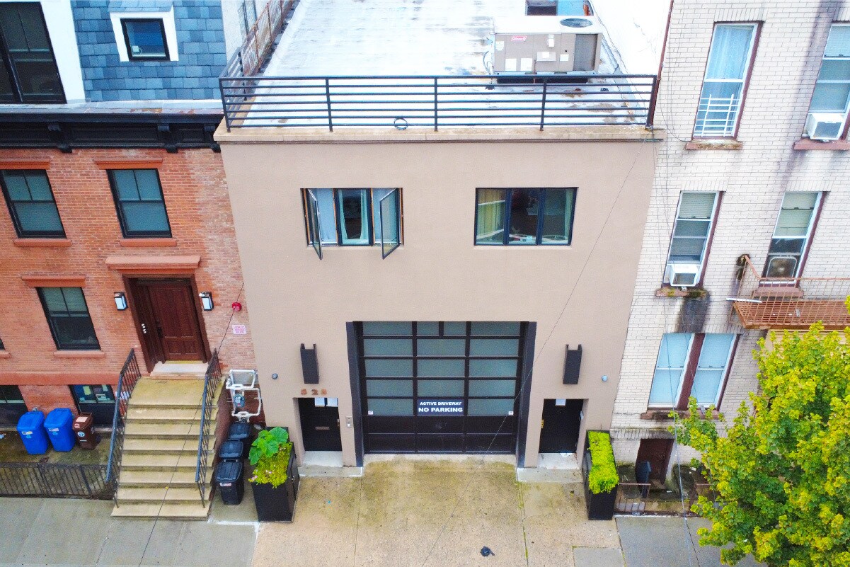 5-28 51st Ave, Long Island City, NY à vendre Photo de l’immeuble– Image 1 sur 10