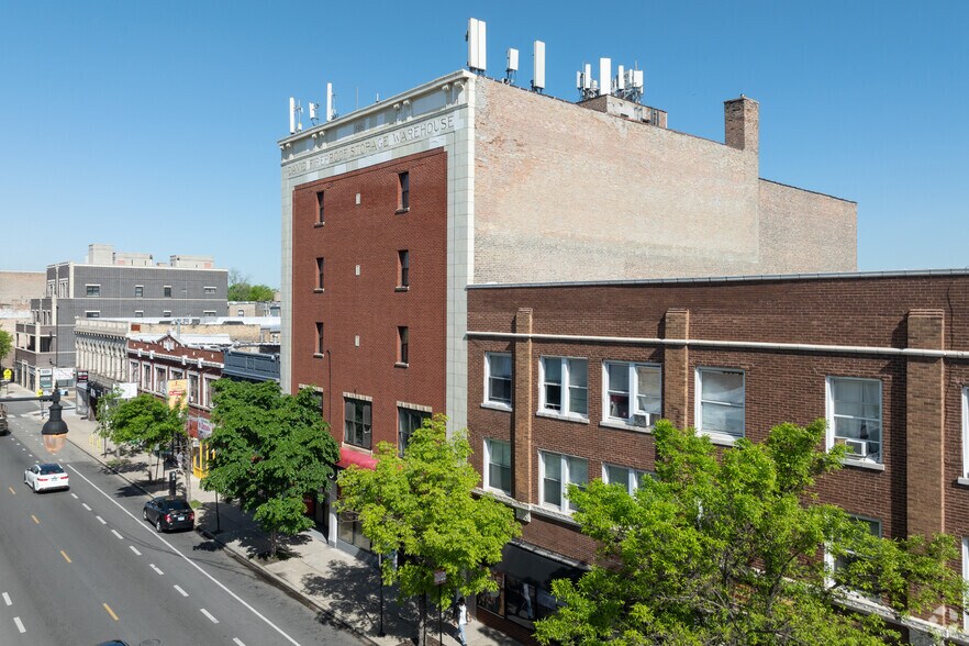 3240 W Lawrence Ave, Chicago, IL à louer - Photo de l’immeuble – Image 2 sur 13