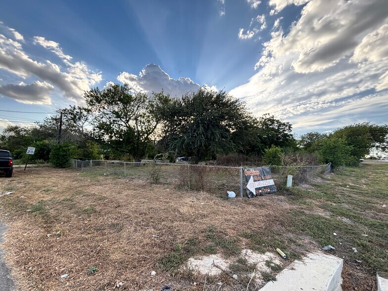 110 Leisure Village Dr, New Braunfels, TX à vendre - Photo de l’immeuble – Image 3 sur 9
