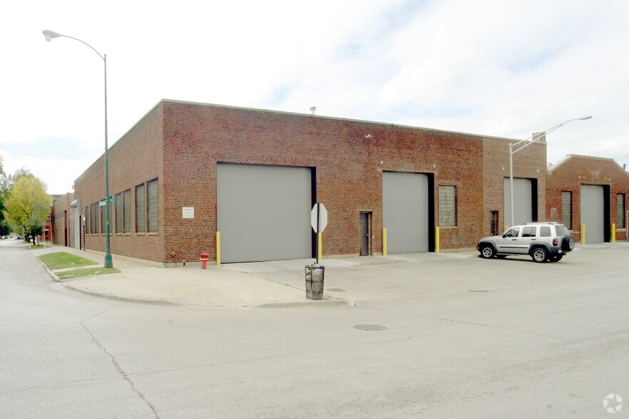 4401 W Kinzie St, Chicago, IL à louer - Photo principale – Image 1 sur 4