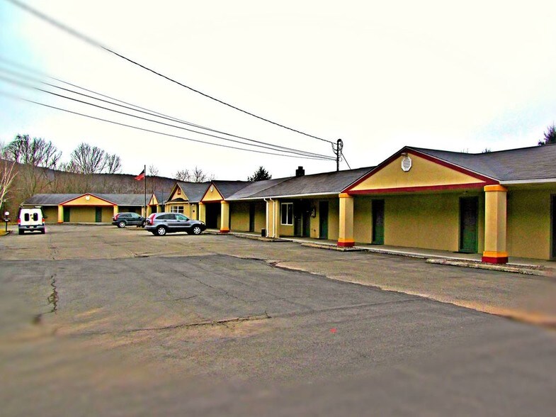 18718 NY-28, Delhi, NY à vendre - Photo de l’immeuble – Image 2 sur 17