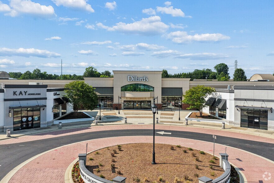 1080 Piper Ln, Burlington, NC à louer - Photo de l’immeuble – Image 1 sur 37