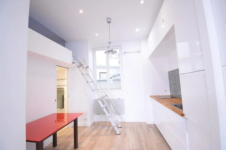Immeuble residentiel dans Paris à vendre - Photo intérieure – Image 2 sur 8