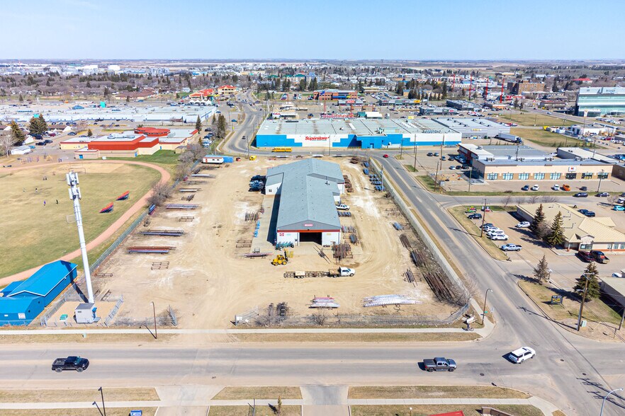 5109 41 St, Lloydminster, AB à louer - Photo de l’immeuble – Image 2 sur 10