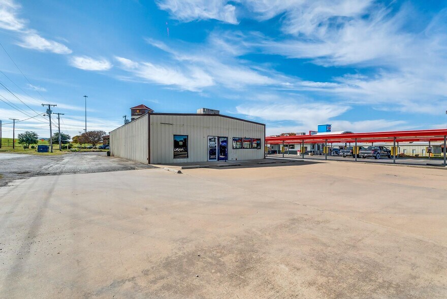 1481 E Main St, Eastland, TX à vendre - Photo de l’immeuble – Image 3 sur 11