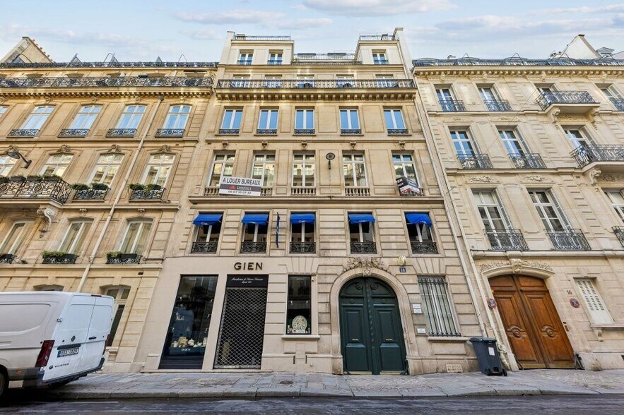 18 Rue De L'Arcade, Paris à louer - Photo de l’immeuble – Image 1 sur 9