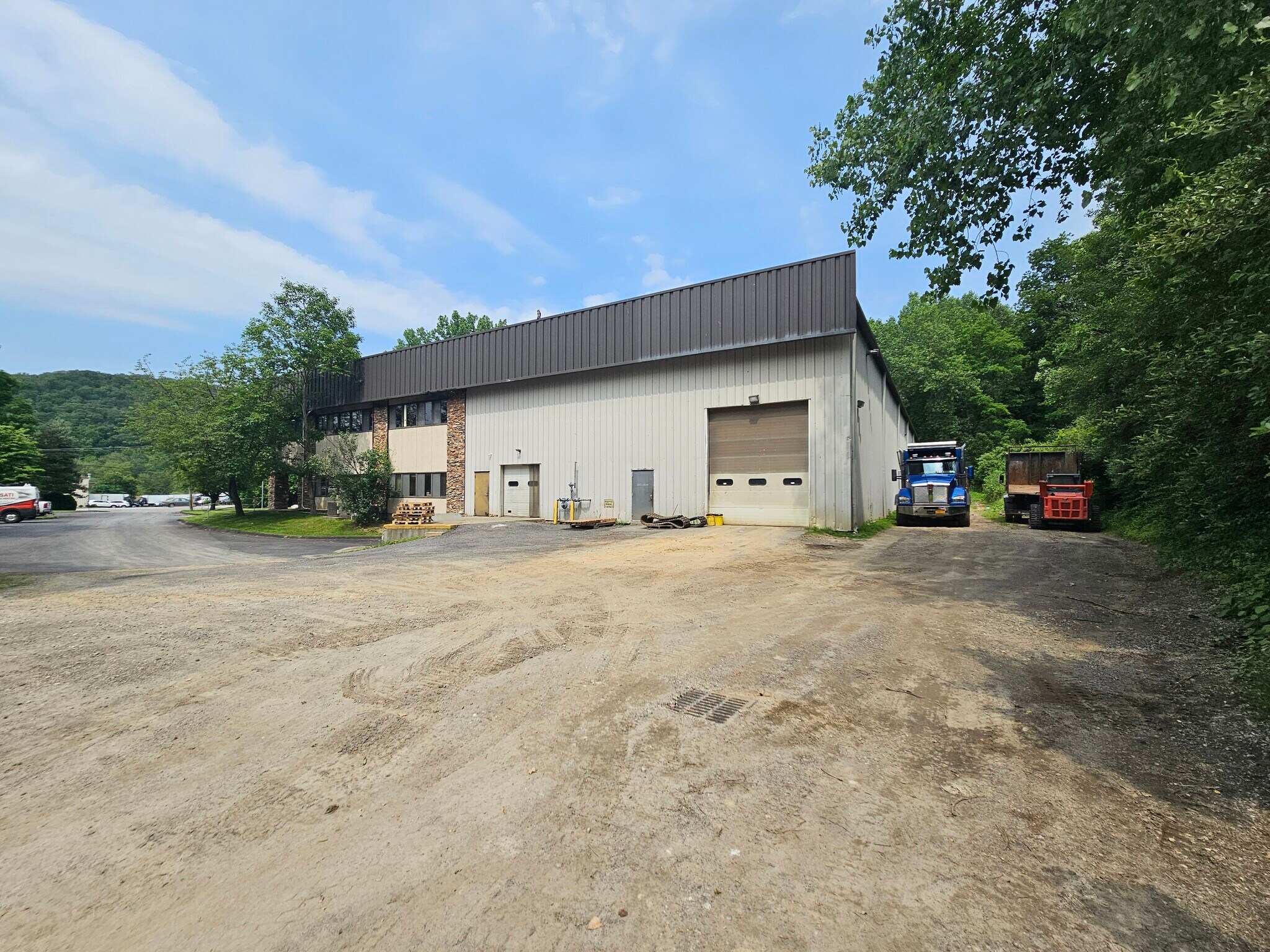 3881 Danbury Rd, Brewster, NY à vendre Photo de l’immeuble– Image 1 sur 15