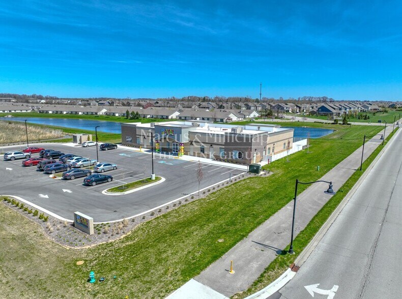 7154 S Northfield Dr, Brownsburg, IN à vendre - Photo de l’immeuble – Image 1 sur 2