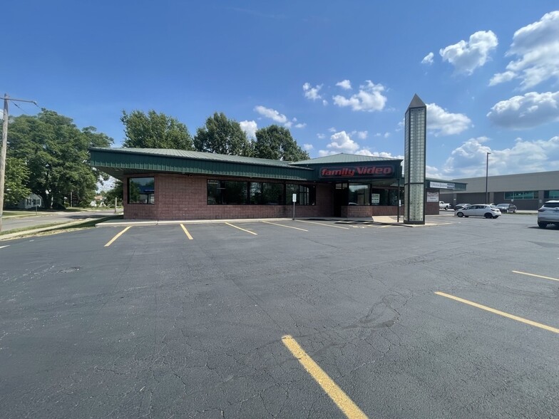 156 W Morton Ave, Jacksonville, IL à vendre - Photo principale – Image 2 sur 4