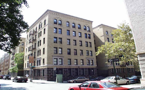 751 Walton Ave, Bronx, NY à vendre - Photo de l’immeuble – Image 3 sur 3