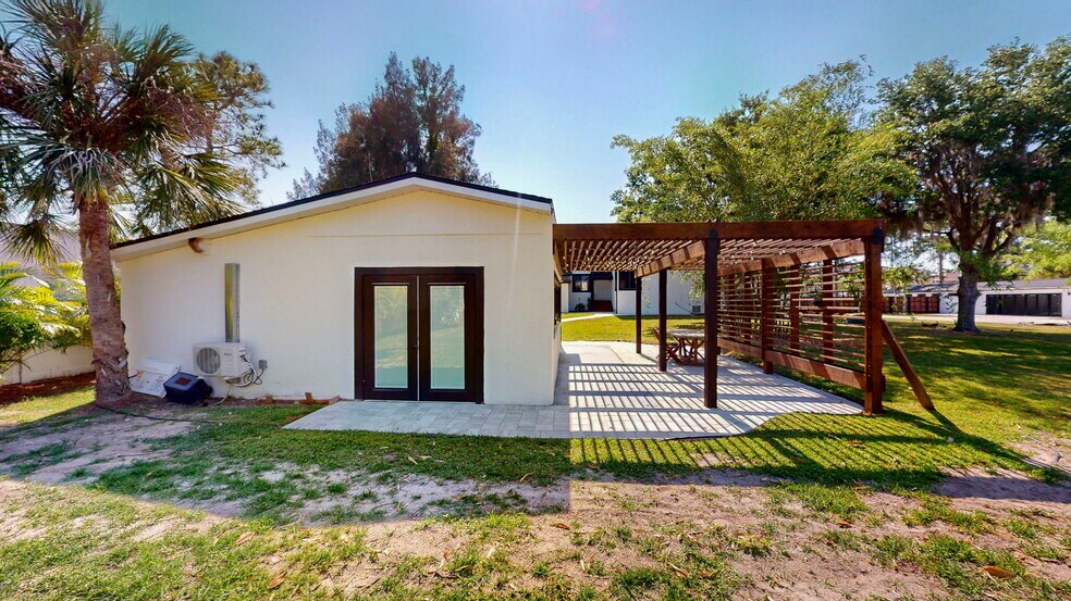 10787 Oak St NE, Saint Petersburg, FL à louer - Photo de l’immeuble – Image 3 sur 50