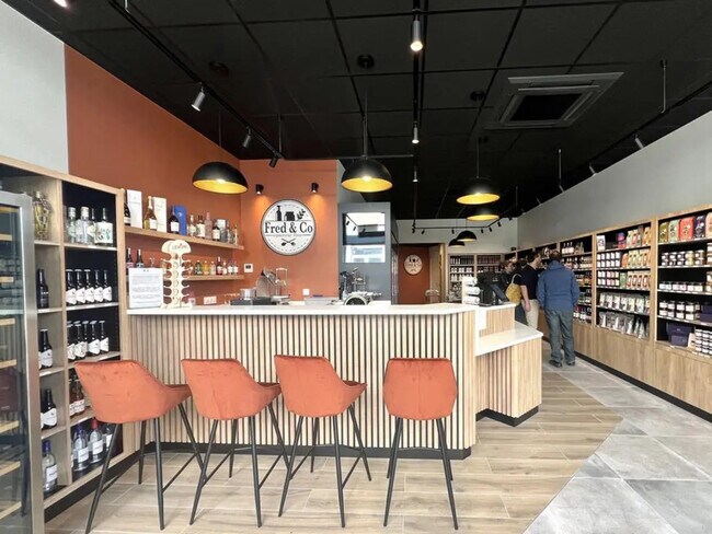 Plus de détails pour Local commercial à vendre