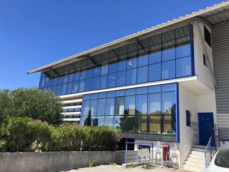 Local d’activités dans Aix-en-Provence à louer - Photo de l’immeuble – Image 2 sur 3