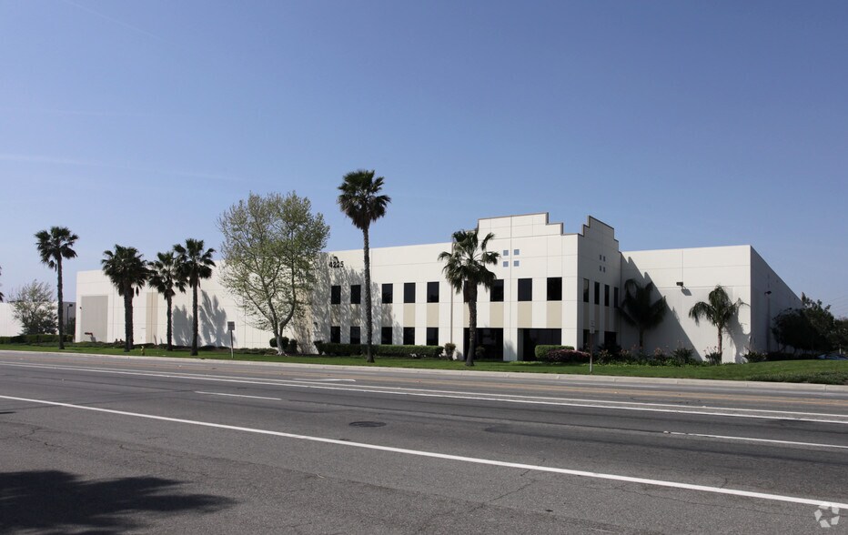 4225 Etiwanda Ave, Jurupa Valley, CA à louer - Photo de l’immeuble – Image 3 sur 4